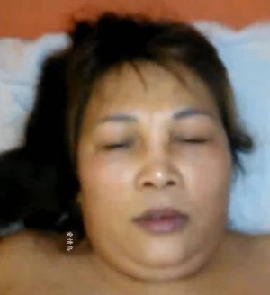 老阿姨被操到一脸享受-爱情鸟