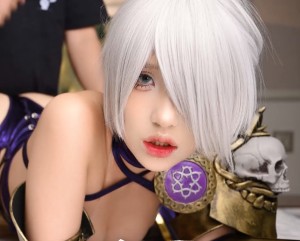 香勃勃的coser美尻短发美人超紧实嫩逼酒店做爱