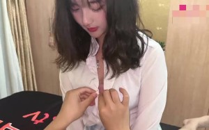 色色大表哥教萝莉表妹做爱技巧