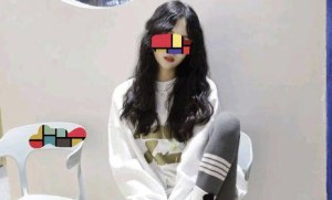 为了不让小奶牛女儿夜里出去我开苞了十八年前亲自创造出来的女儿