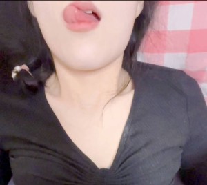 与美女邻居偷情的时候她老公打电话查岗边接电话边挨操