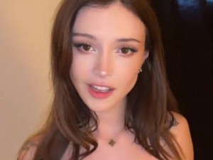 极度淫乱狂操猛喷比一比谁的男友更厉害与中国女留学生的共享男友4P大战