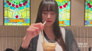 年轻的小女友被美国大屌抽插-JayDoko